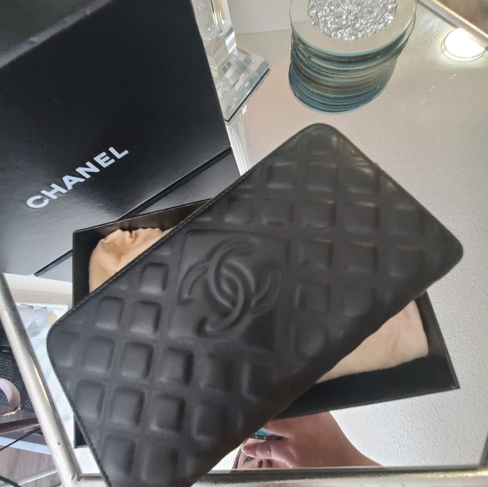 Chocolate CHANEL zip wallet - Picture 2 of 14